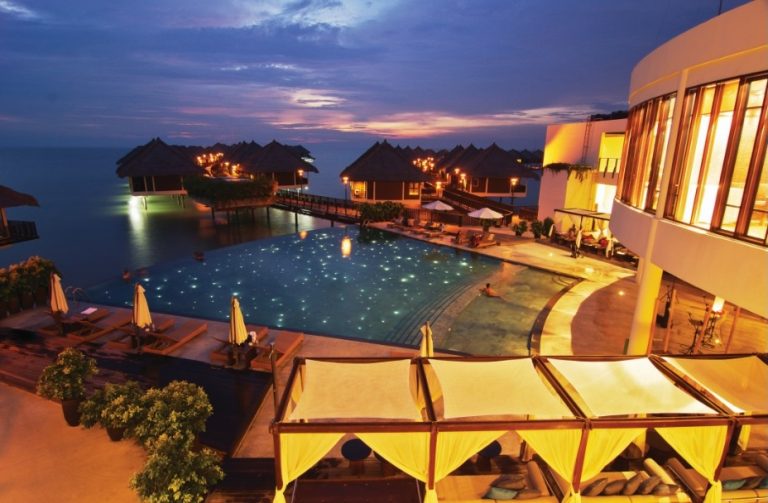 hotels on water: avani sepang goldcoast resort 2