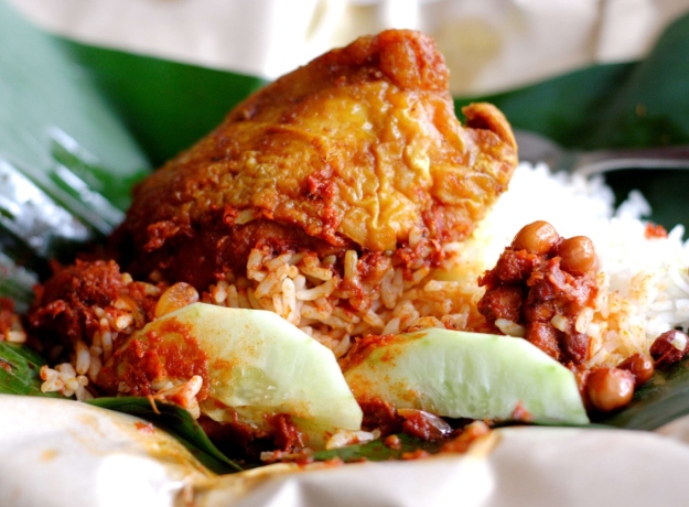 kl food: nasi lemak spots / Nasi Lemak Famous