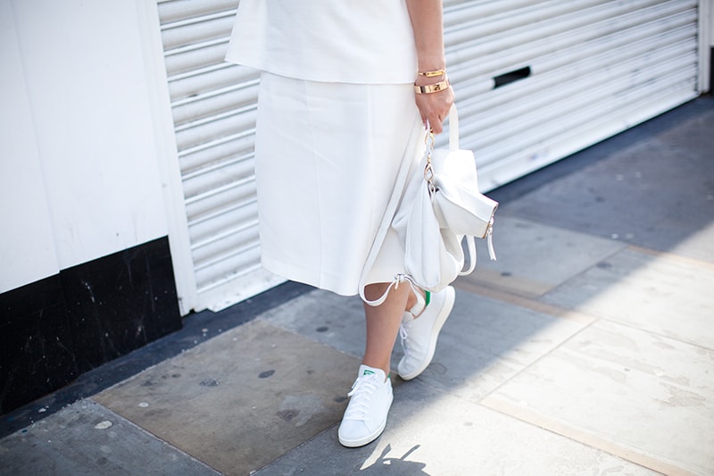 Spice Up Your Look With These Classy White Sneakers For Ladies! - KLNOW
